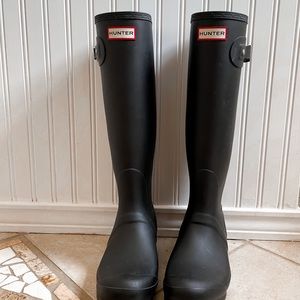 Tall black matte Hunter rain boots women’s size 9